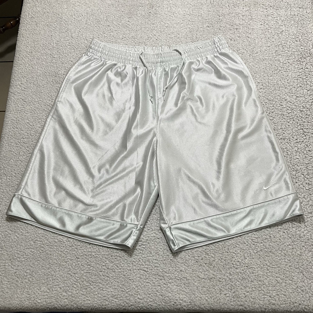 Nike Shorts Mens XL White Basketball Training Gym Dazzle Shiny Y2K Swoosh Silky
